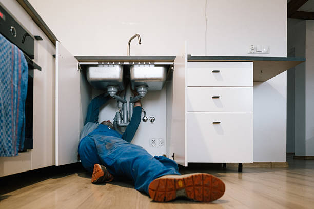Professional Leak Detection technician working in Rosharon, TX